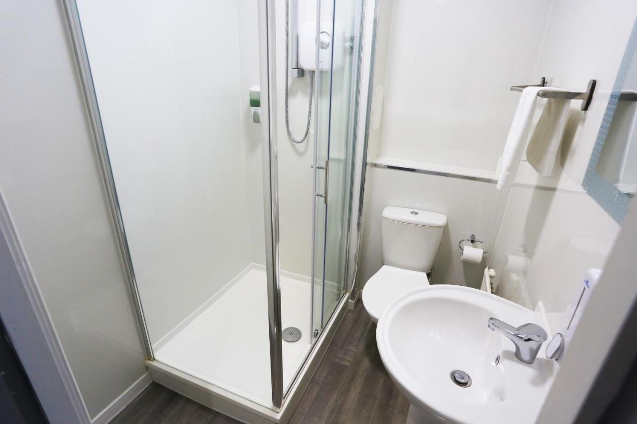 Huddersfield Hotel Bagian luar foto