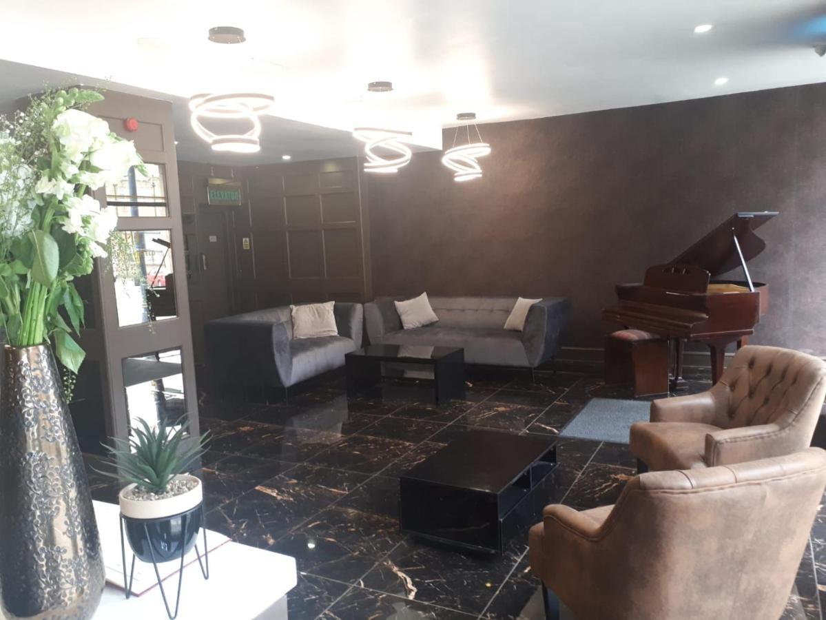 Huddersfield Hotel Bagian luar foto