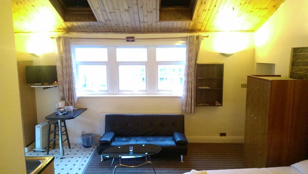 Huddersfield Hotel Bagian luar foto