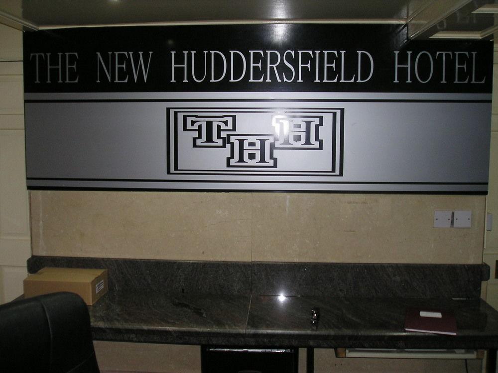 Huddersfield Hotel Bagian luar foto