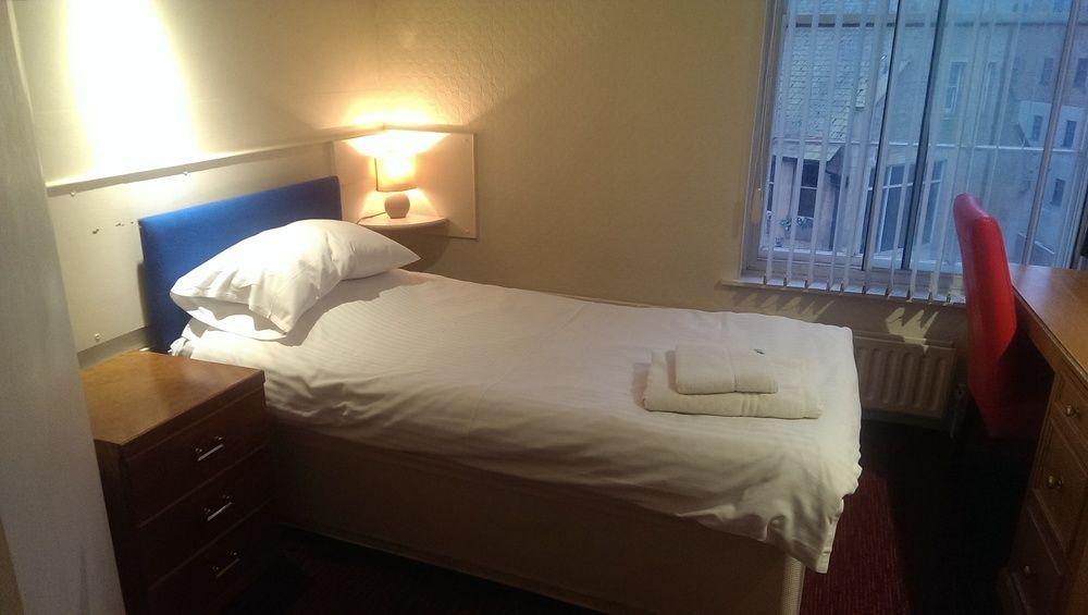 Huddersfield Hotel Bagian luar foto