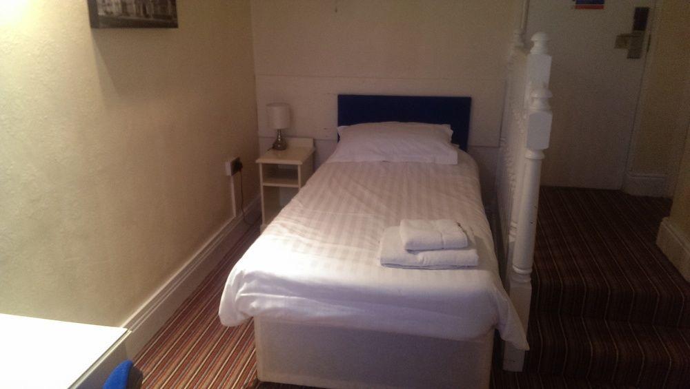 Huddersfield Hotel Bagian luar foto
