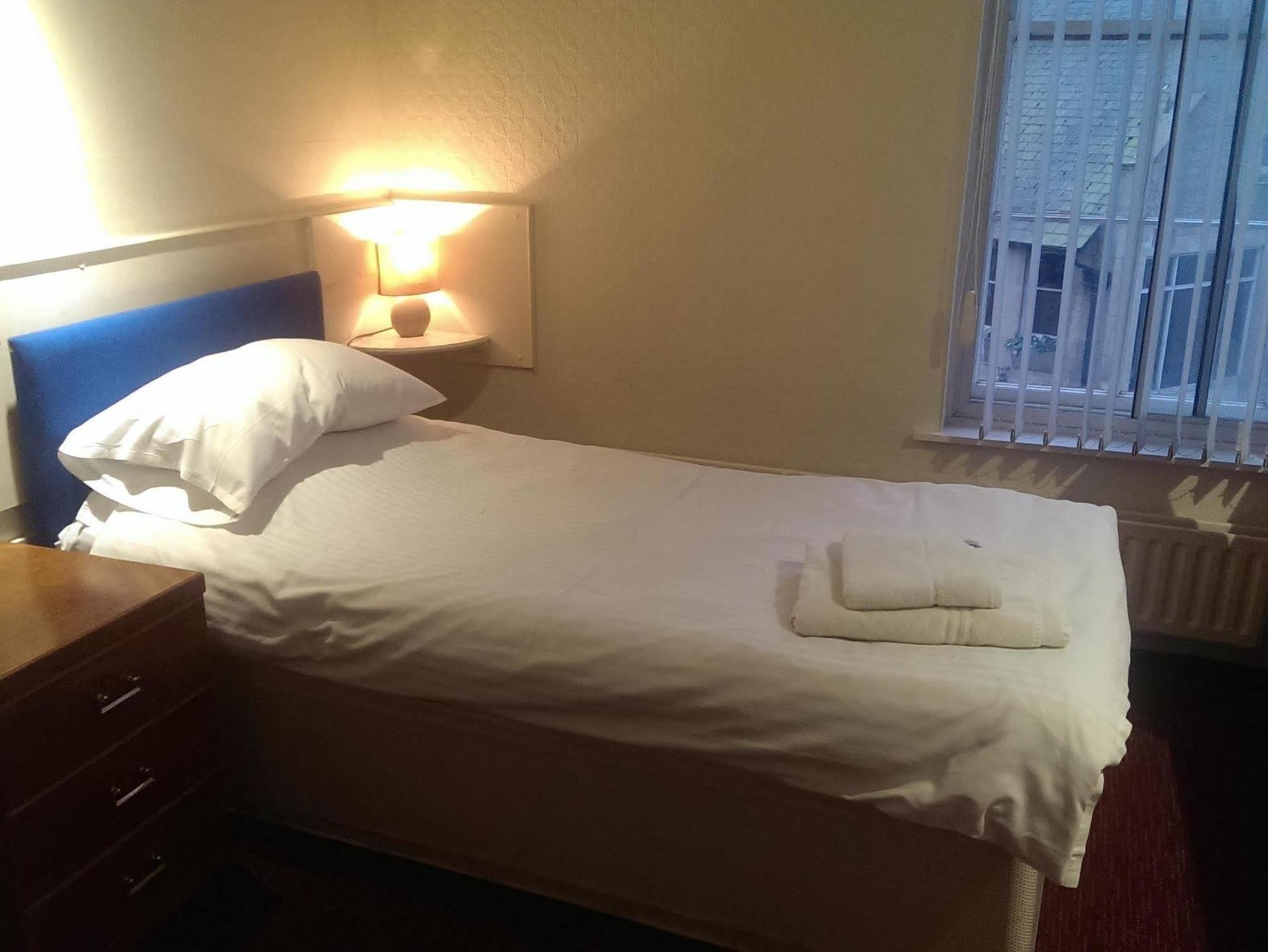 Huddersfield Hotel Bagian luar foto