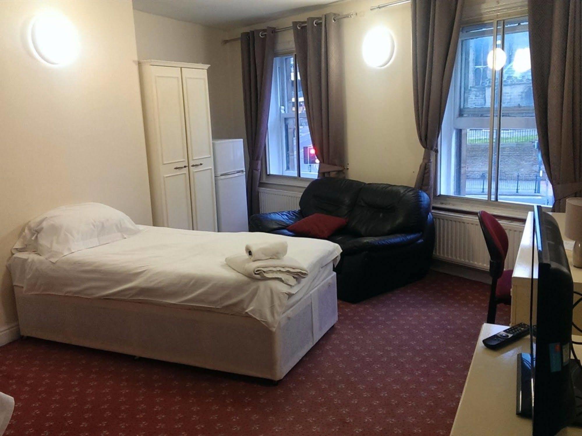 Huddersfield Hotel Bagian luar foto