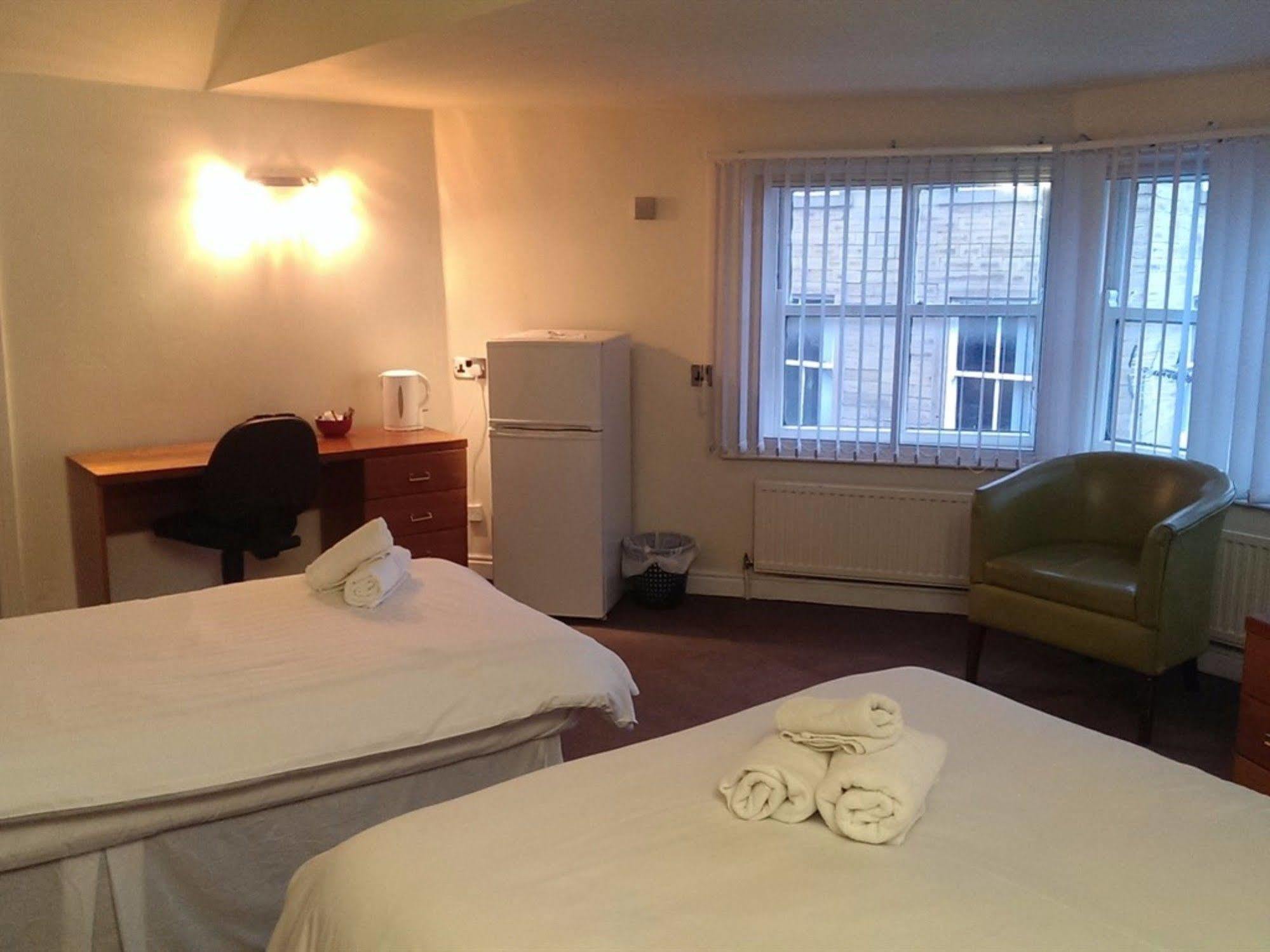 Huddersfield Hotel Bagian luar foto