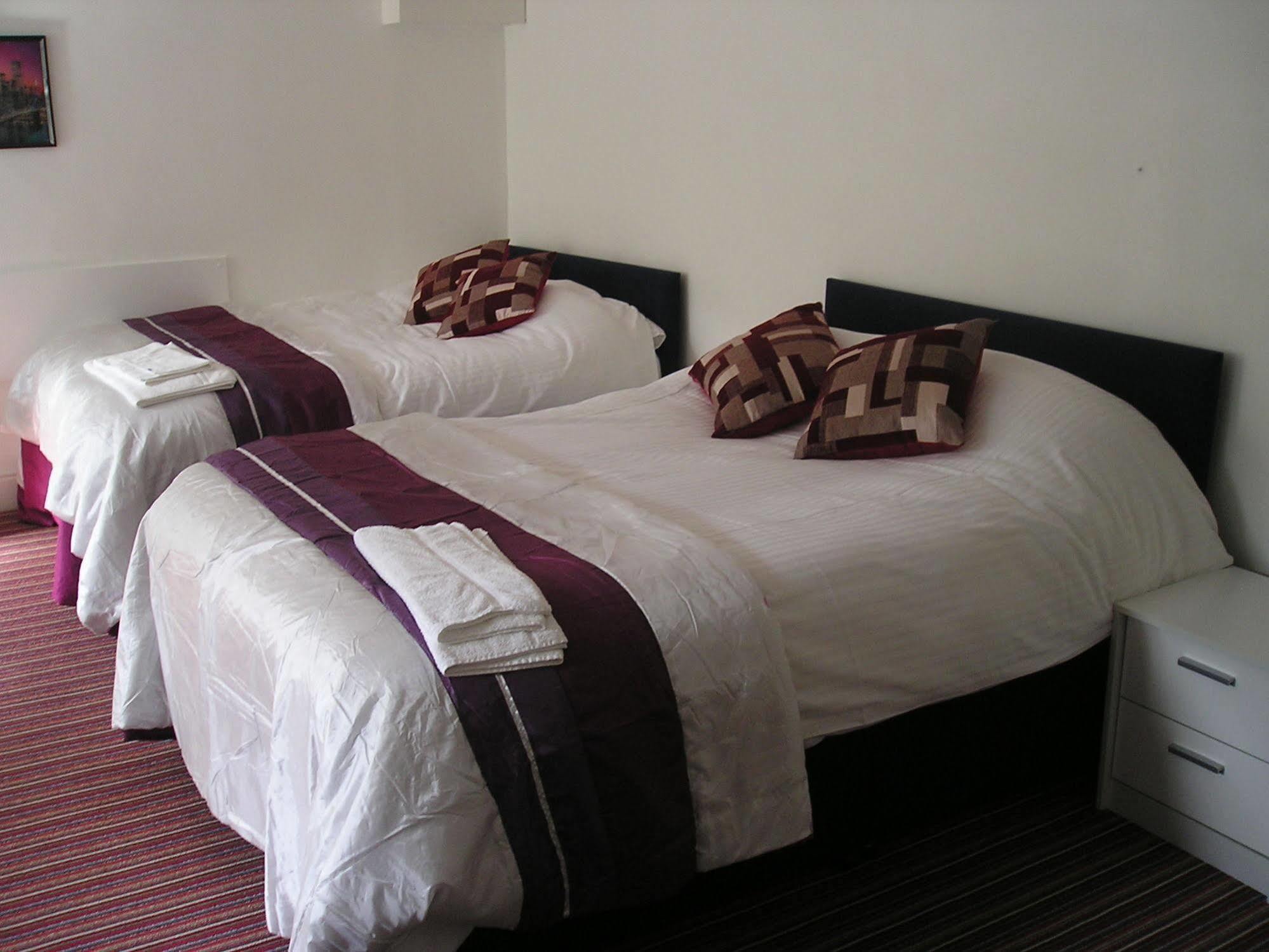 Huddersfield Hotel Bagian luar foto