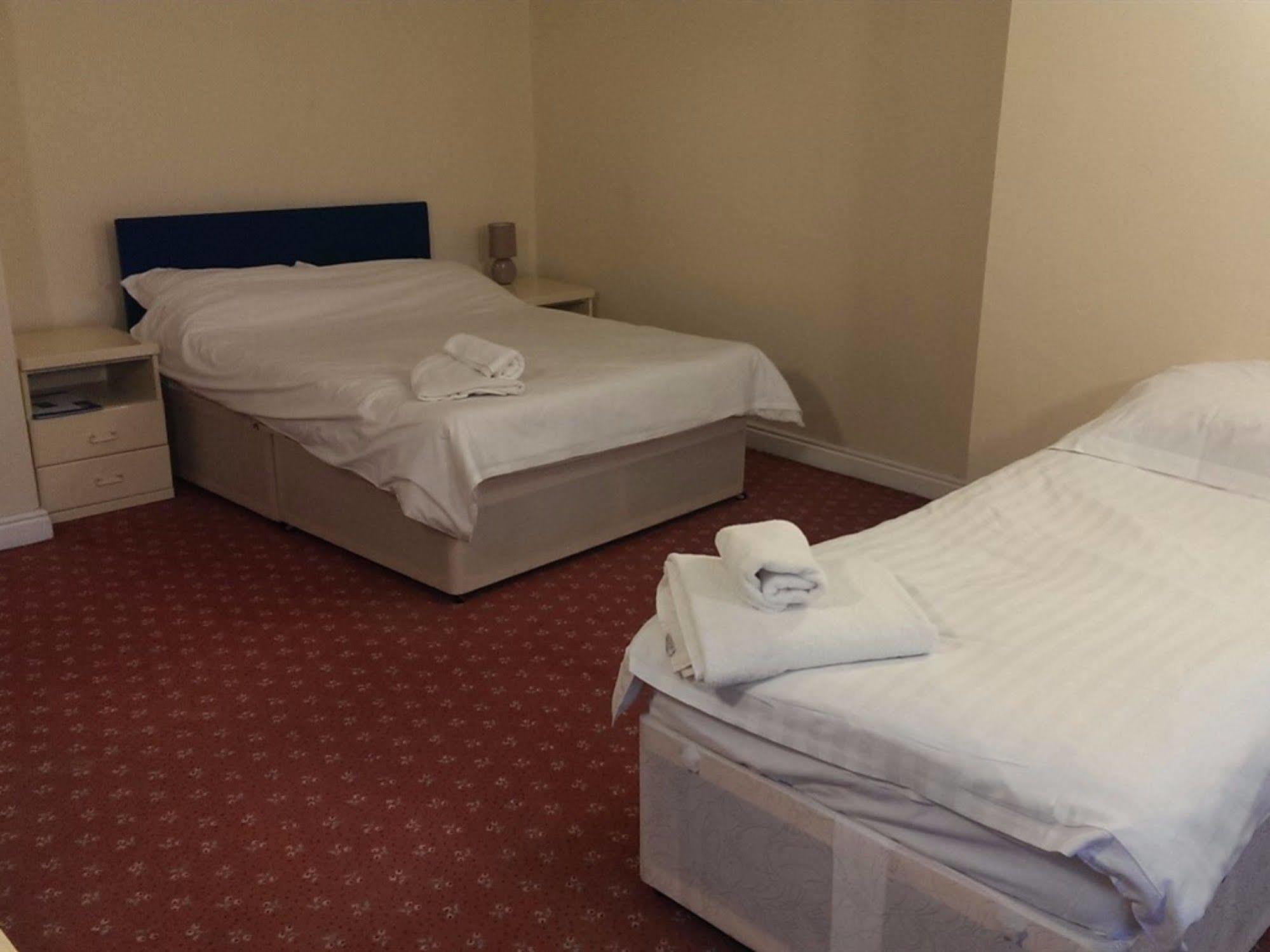 Huddersfield Hotel Bagian luar foto