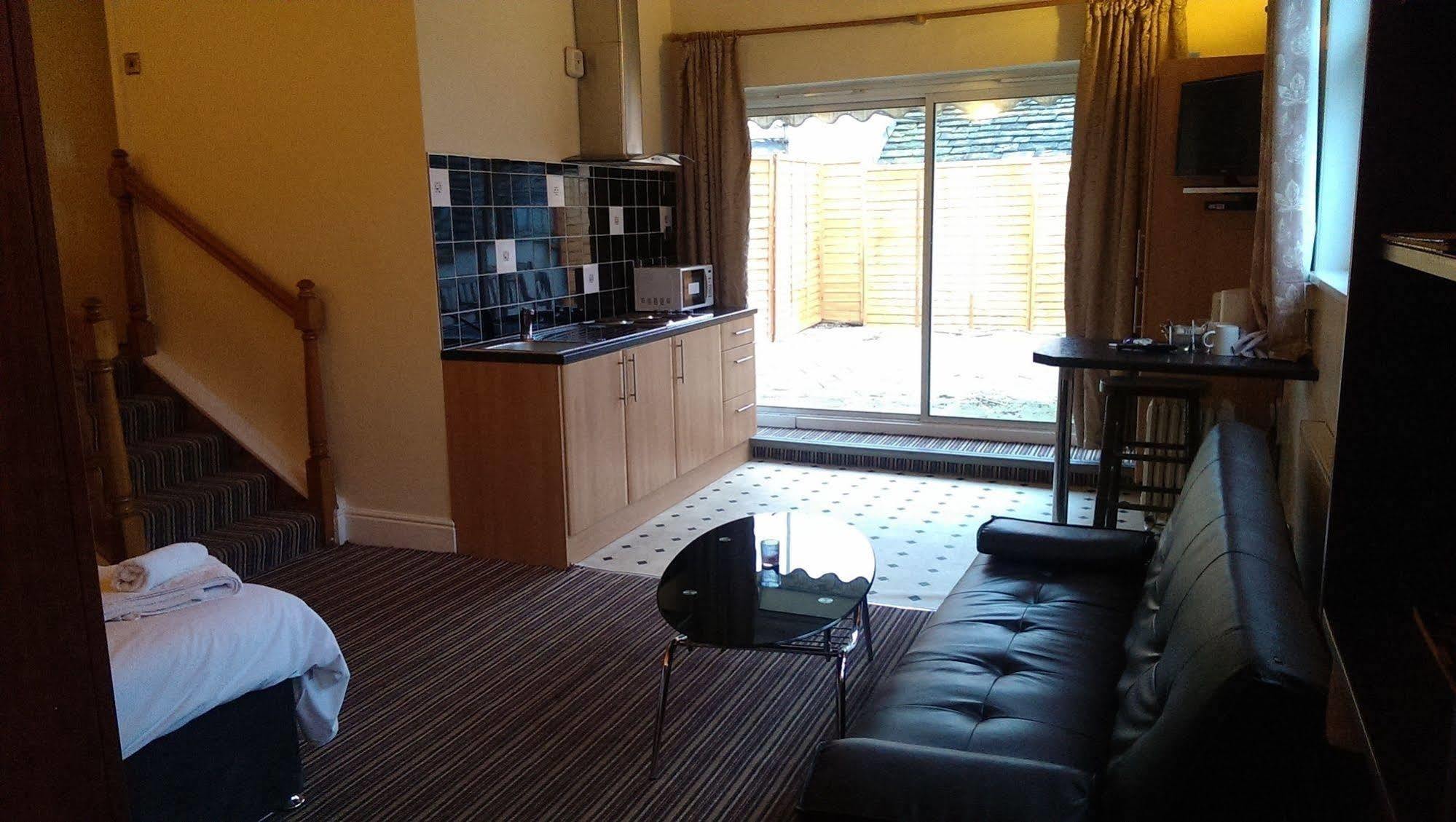 Huddersfield Hotel Bagian luar foto