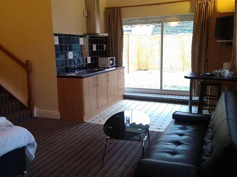 Huddersfield Hotel Bagian luar foto